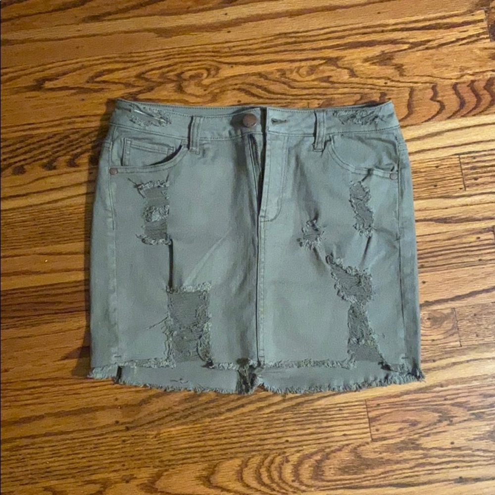 Camo distressed skirt NWOT